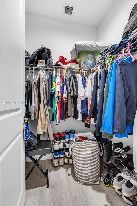 For Rent: $6,950 (4 beds, 3 baths, 2863 Square Feet)