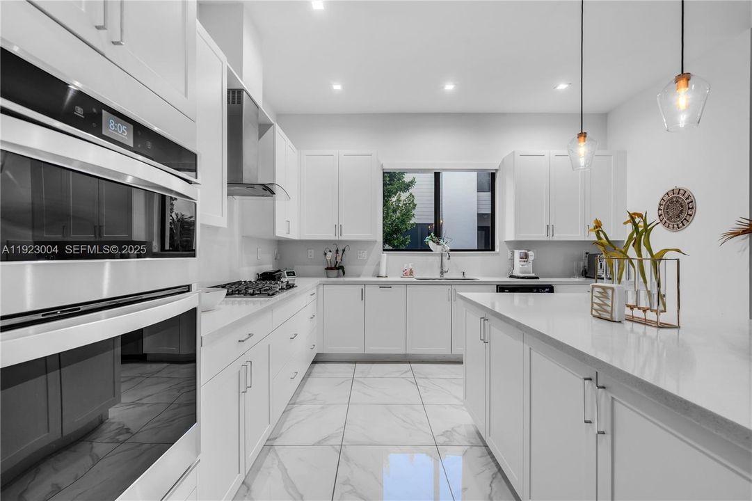 For Rent: $6,950 (4 beds, 3 baths, 2863 Square Feet)