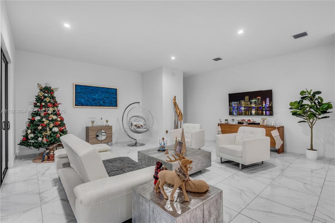 For Rent: $6,950 (4 beds, 3 baths, 2863 Square Feet)