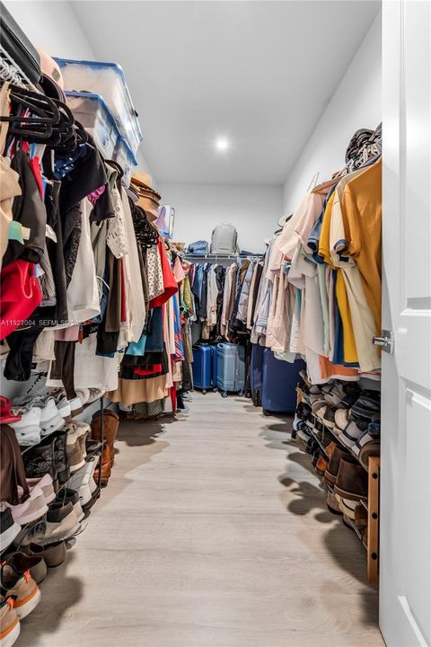 For Rent: $6,950 (4 beds, 3 baths, 2863 Square Feet)