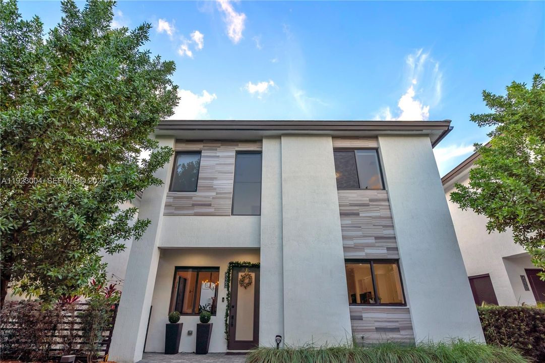 For Rent: $6,950 (4 beds, 3 baths, 2863 Square Feet)