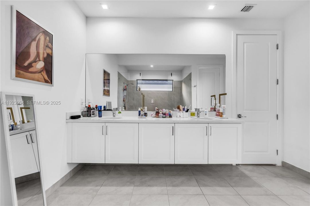 For Rent: $6,950 (4 beds, 3 baths, 2863 Square Feet)