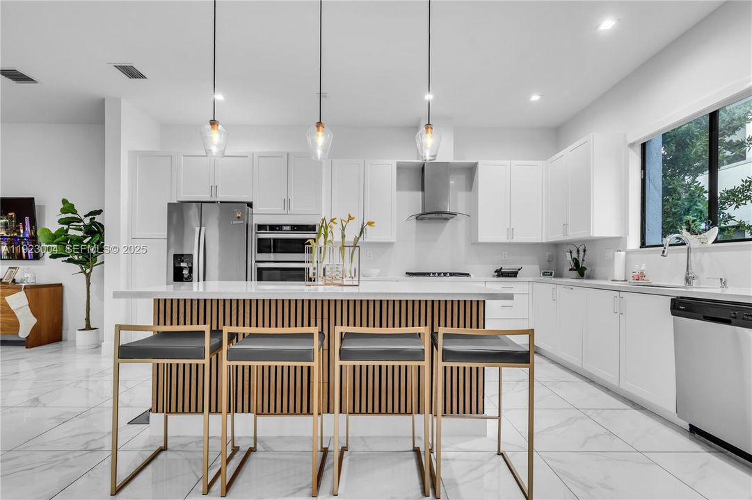 For Rent: $6,950 (4 beds, 3 baths, 2863 Square Feet)