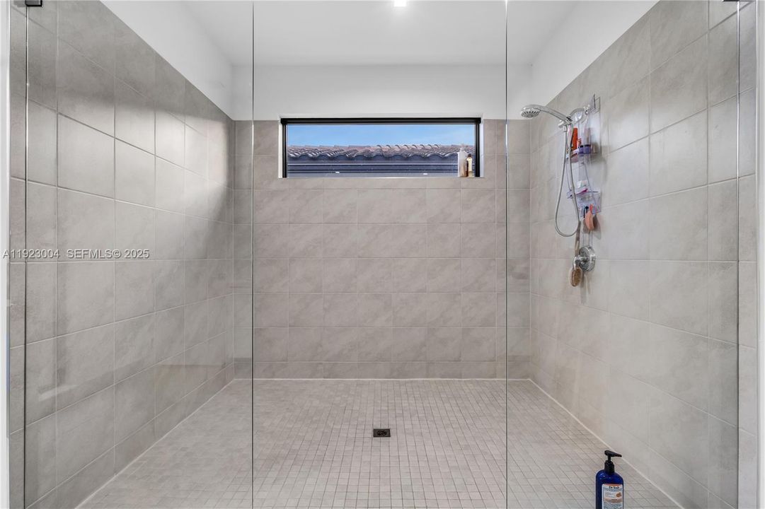 For Rent: $6,950 (4 beds, 3 baths, 2863 Square Feet)