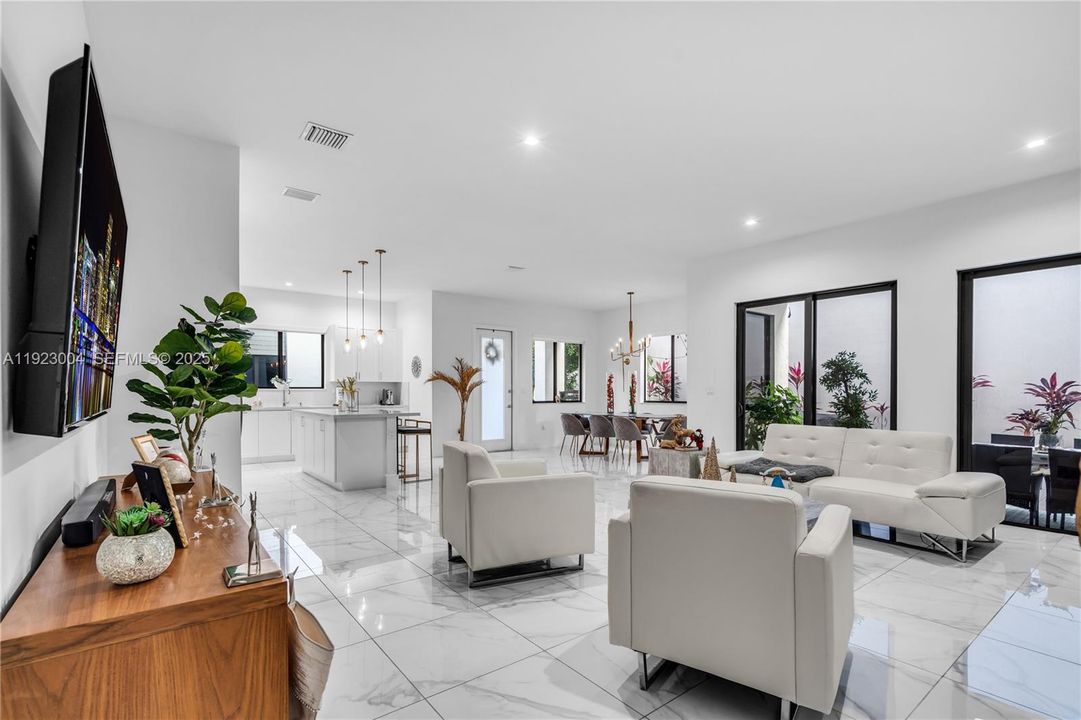 For Rent: $6,950 (4 beds, 3 baths, 2863 Square Feet)