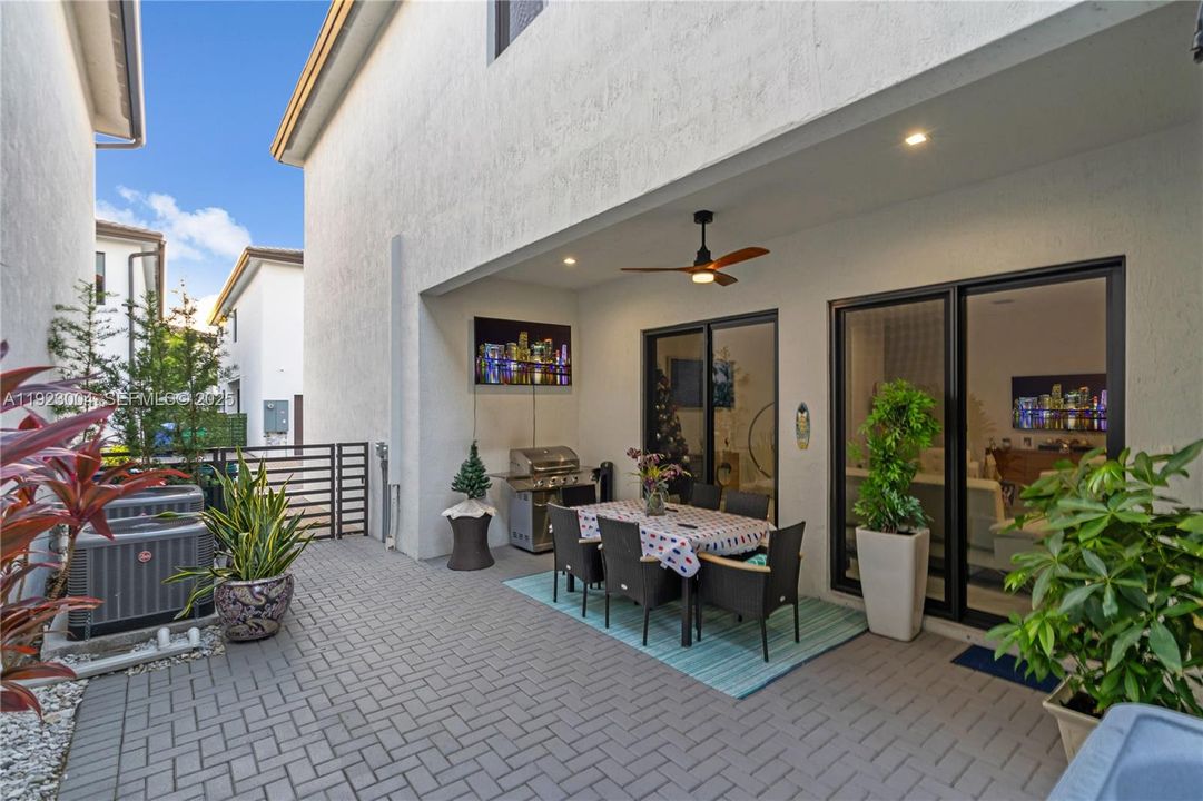 For Rent: $6,950 (4 beds, 3 baths, 2863 Square Feet)