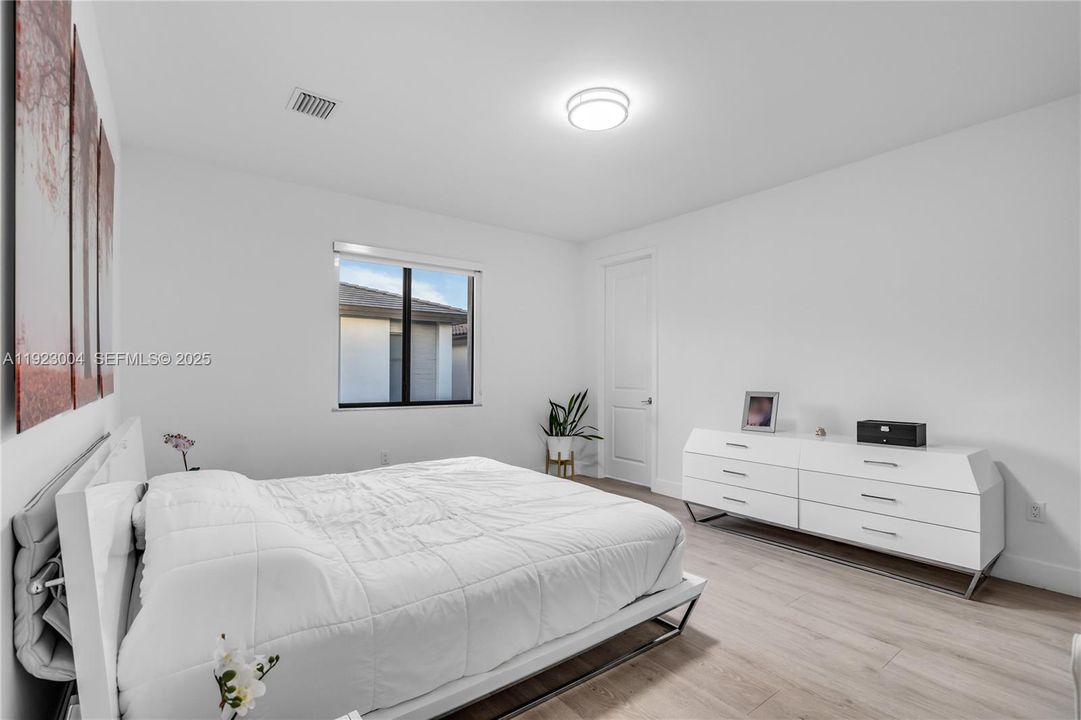 For Rent: $6,950 (4 beds, 3 baths, 2863 Square Feet)