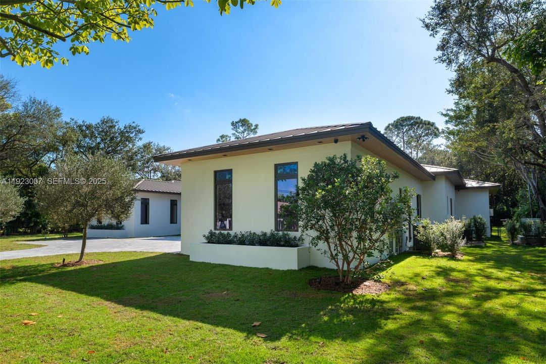 For Sale: $9,950,000 (7 beds, 7 baths, 7760 Square Feet)