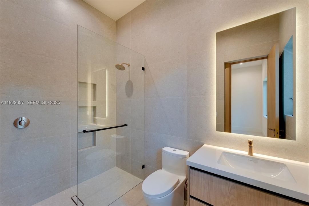 For Sale: $9,950,000 (7 beds, 7 baths, 7760 Square Feet)