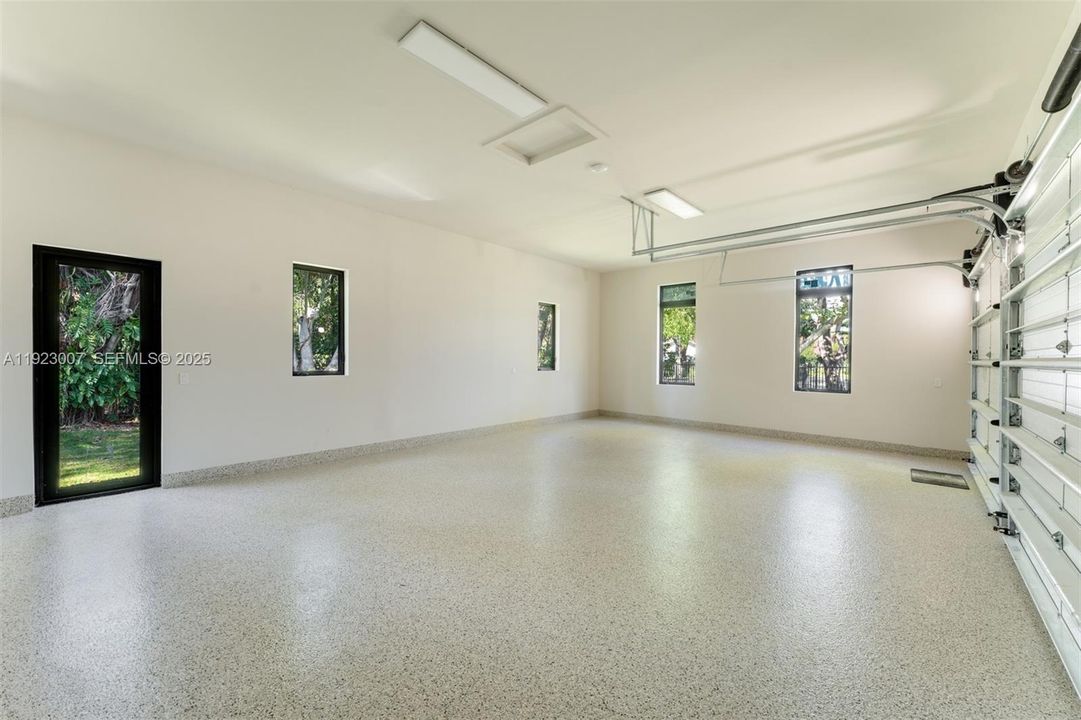 For Sale: $9,950,000 (7 beds, 7 baths, 7760 Square Feet)