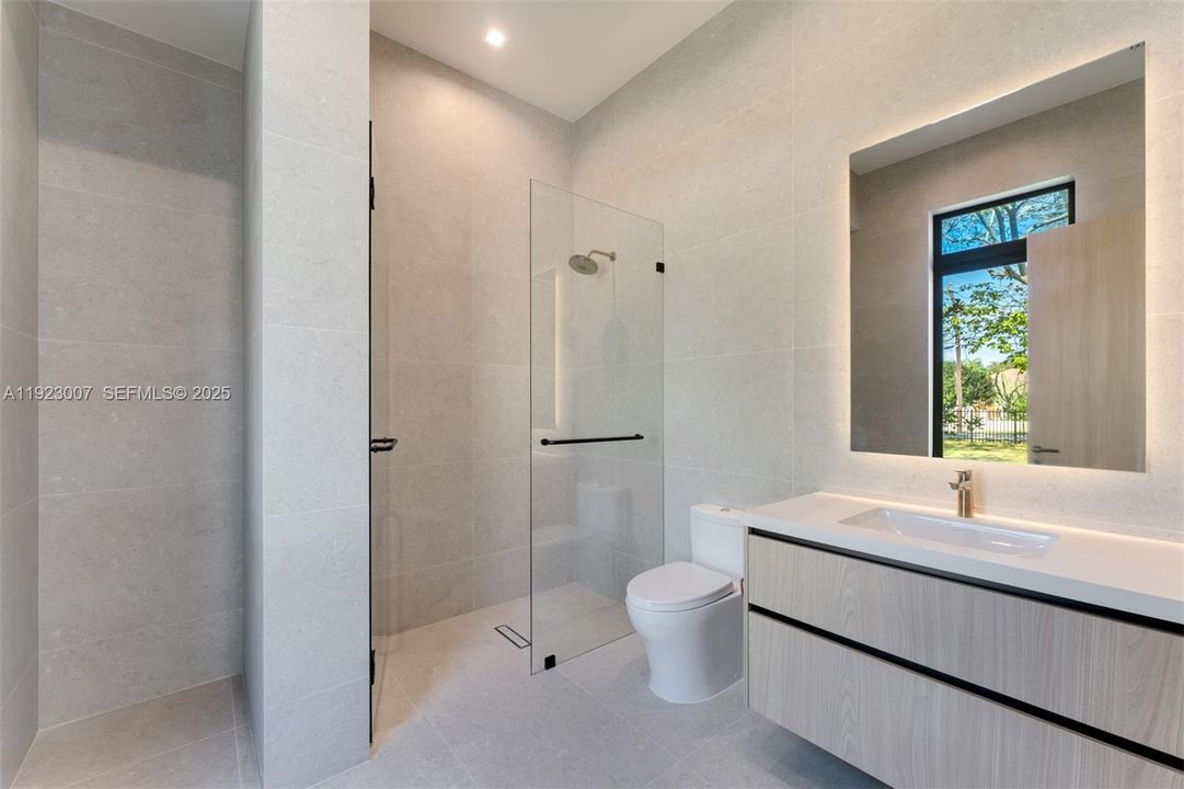 For Sale: $9,950,000 (7 beds, 7 baths, 7760 Square Feet)