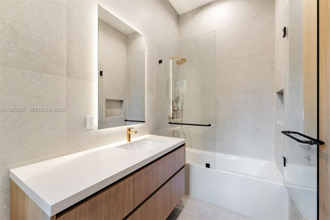 For Sale: $9,950,000 (7 beds, 7 baths, 7760 Square Feet)