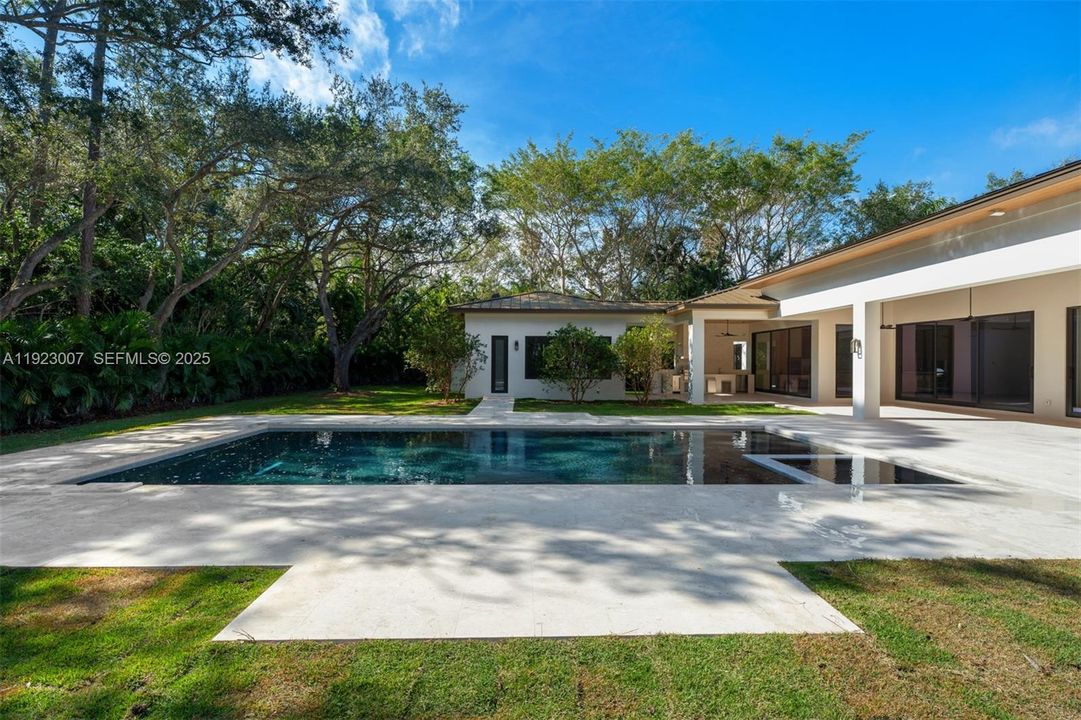 For Sale: $9,950,000 (7 beds, 7 baths, 7760 Square Feet)