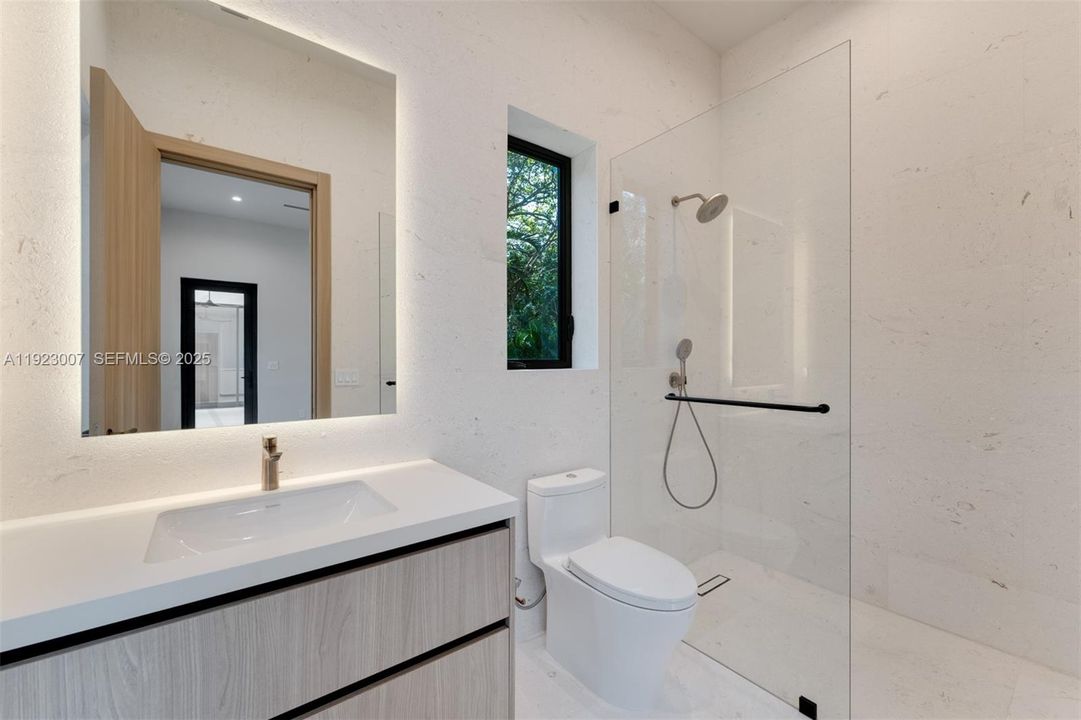 For Sale: $9,950,000 (7 beds, 7 baths, 7760 Square Feet)