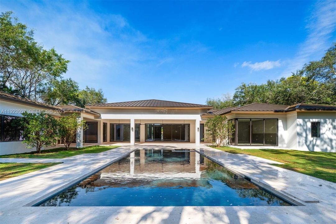 For Sale: $9,950,000 (7 beds, 7 baths, 7760 Square Feet)