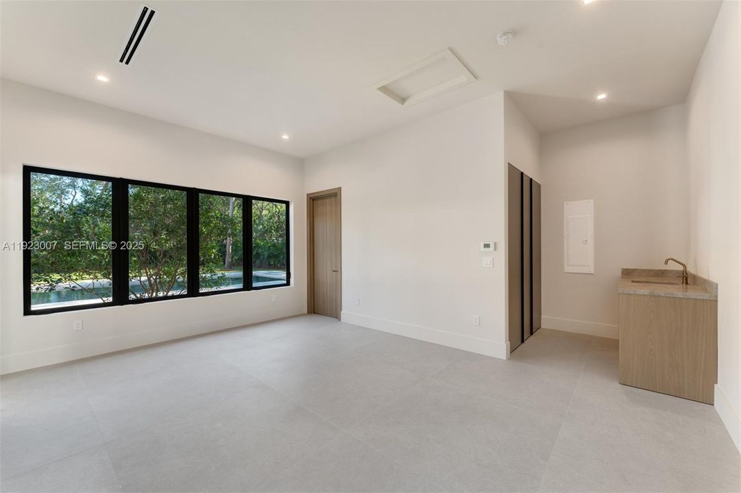 For Sale: $9,950,000 (7 beds, 7 baths, 7760 Square Feet)