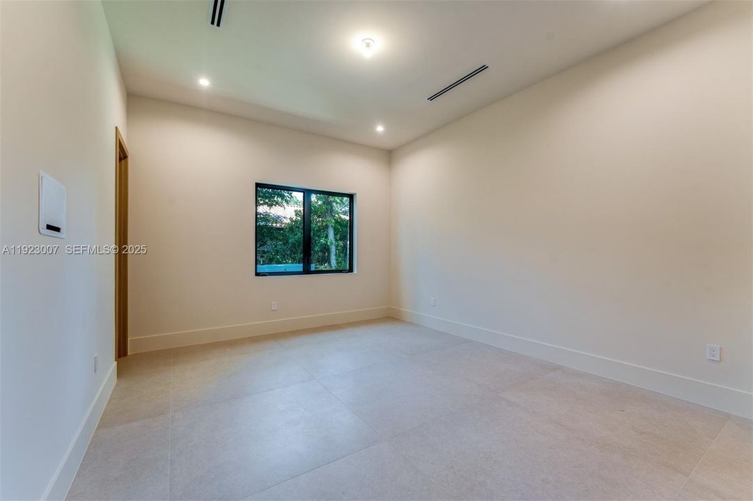 For Sale: $9,950,000 (7 beds, 7 baths, 7760 Square Feet)