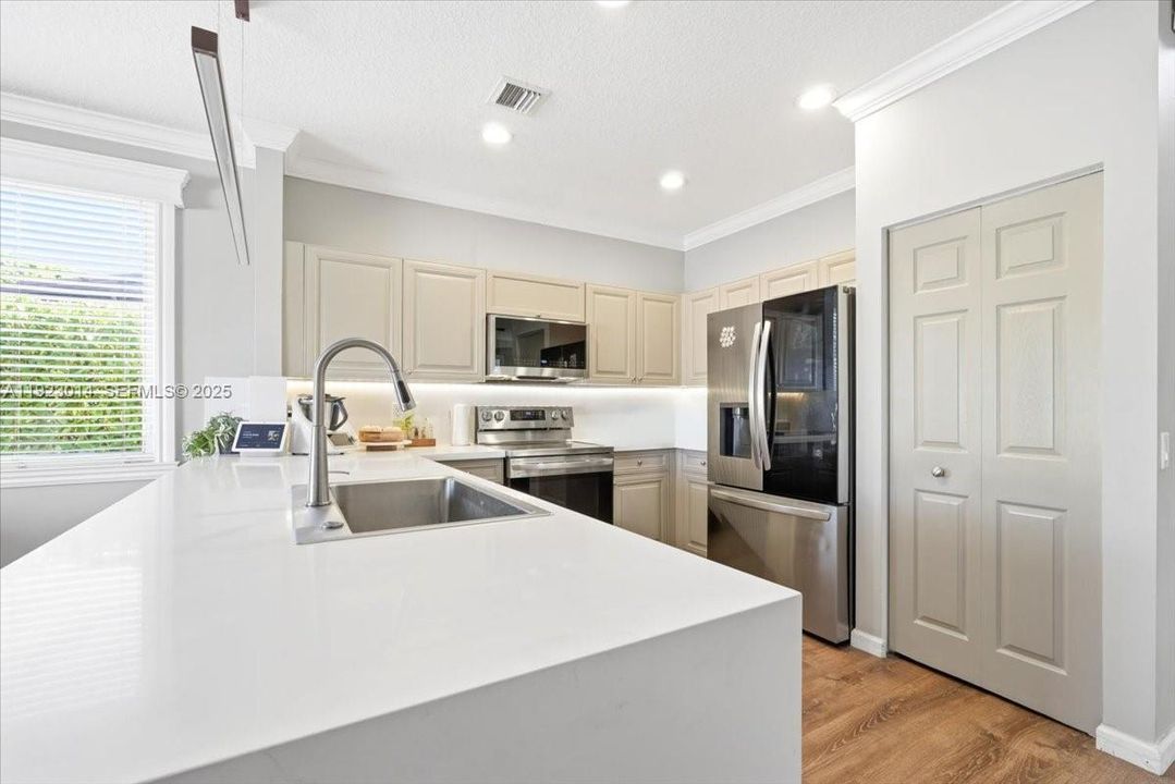 For Rent: $4,950 (4 beds, 2 baths, 2136 Square Feet)