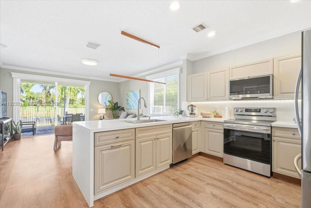 For Rent: $4,950 (4 beds, 2 baths, 2136 Square Feet)