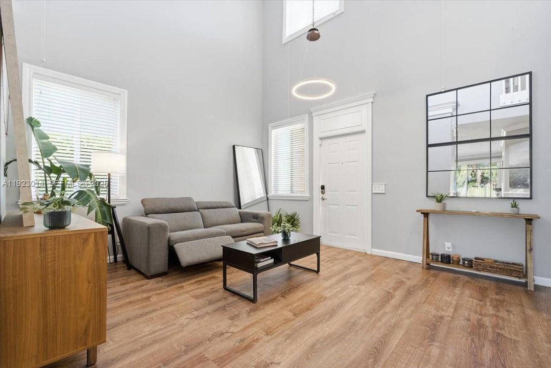 For Rent: $4,950 (4 beds, 2 baths, 2136 Square Feet)