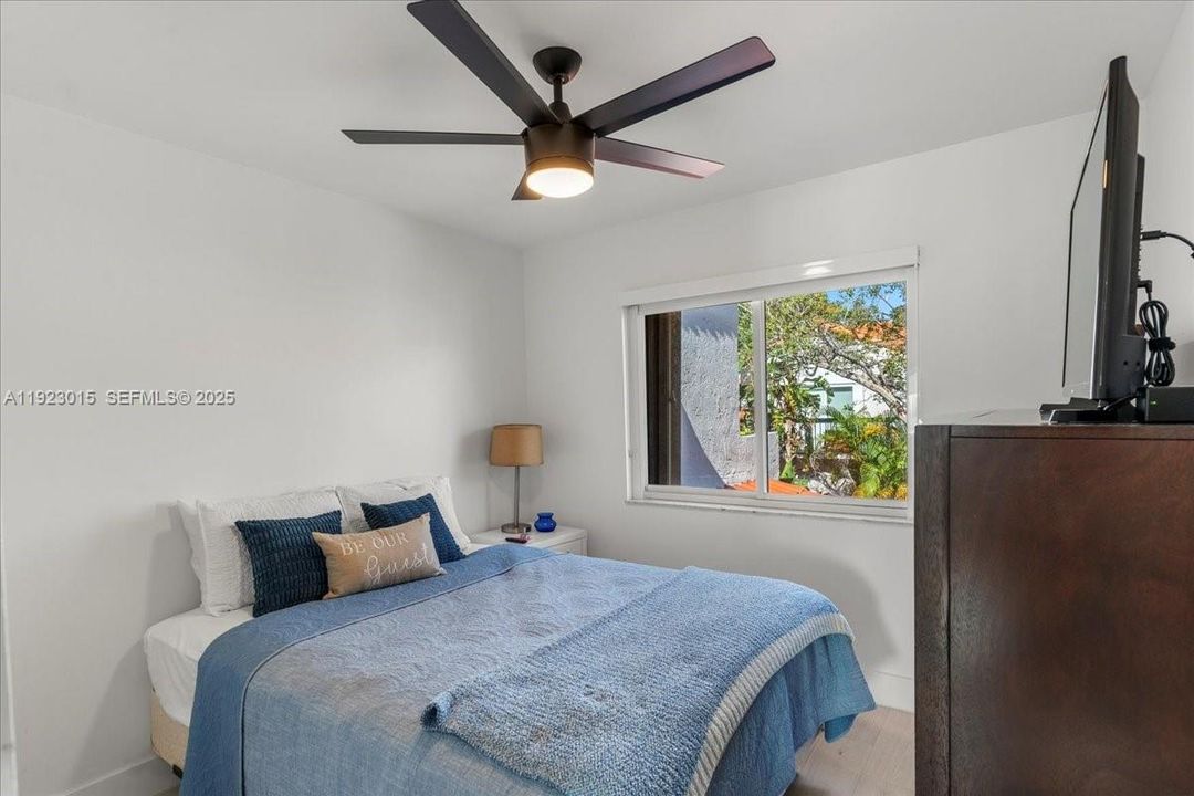 For Sale: $495,000 (2 beds, 2 baths, 1216 Square Feet)