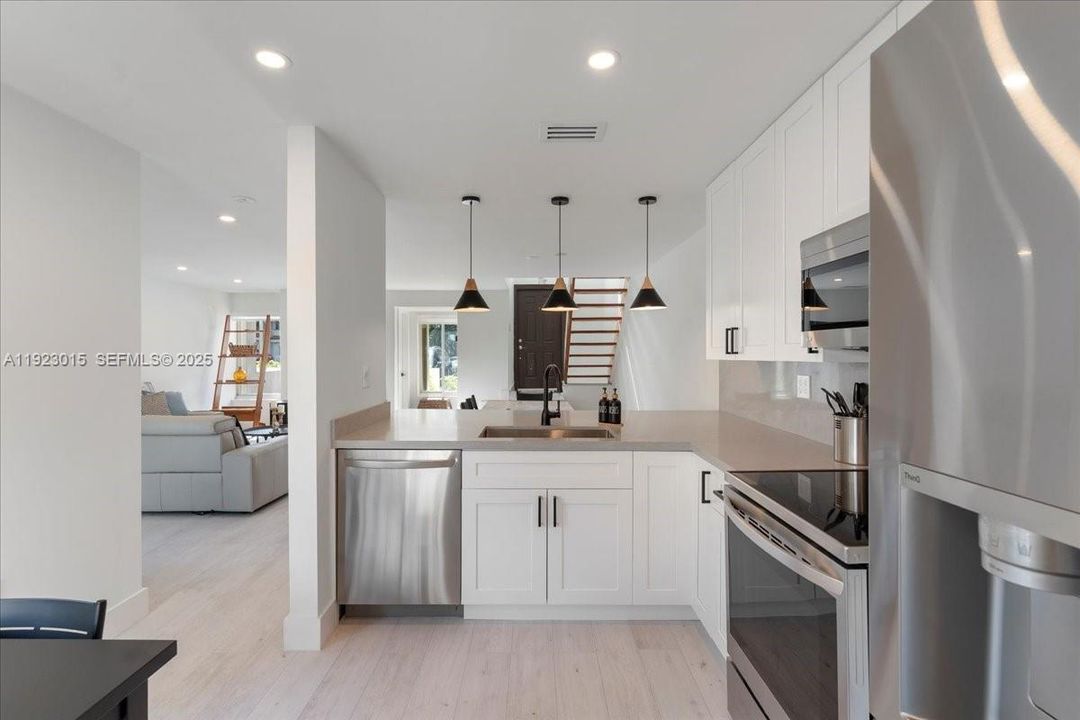 For Sale: $495,000 (2 beds, 2 baths, 1216 Square Feet)