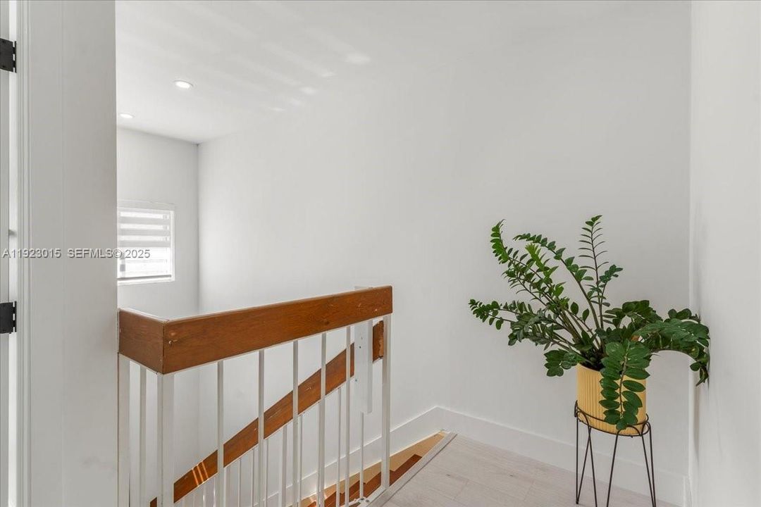 For Sale: $495,000 (2 beds, 2 baths, 1216 Square Feet)