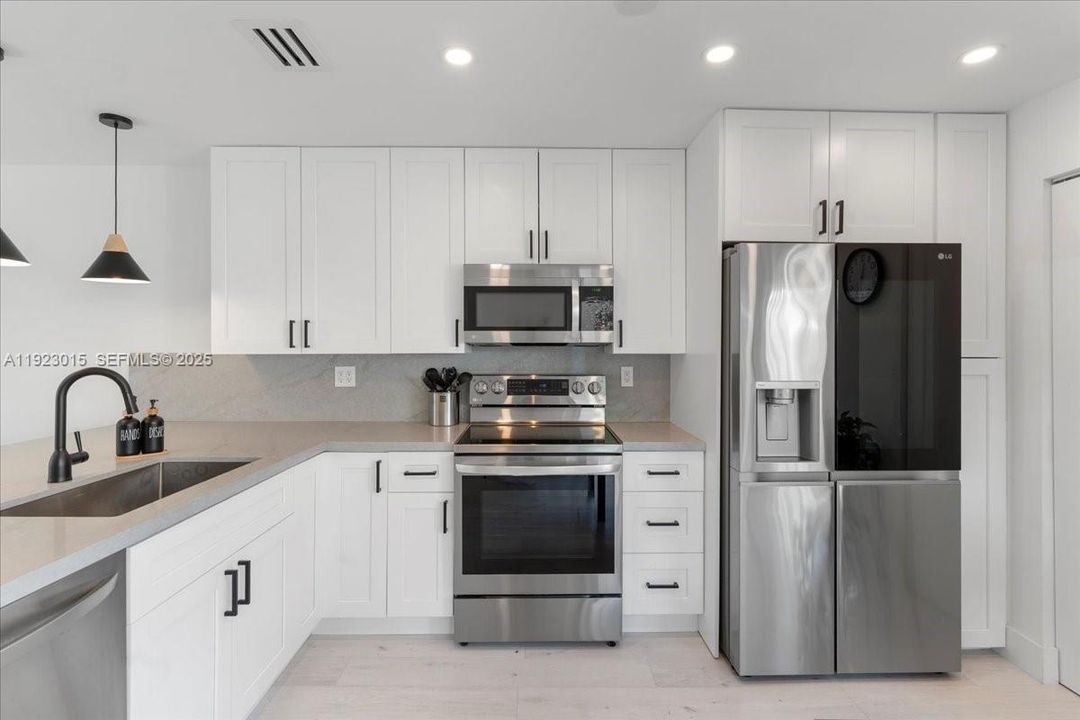 For Sale: $495,000 (2 beds, 2 baths, 1216 Square Feet)