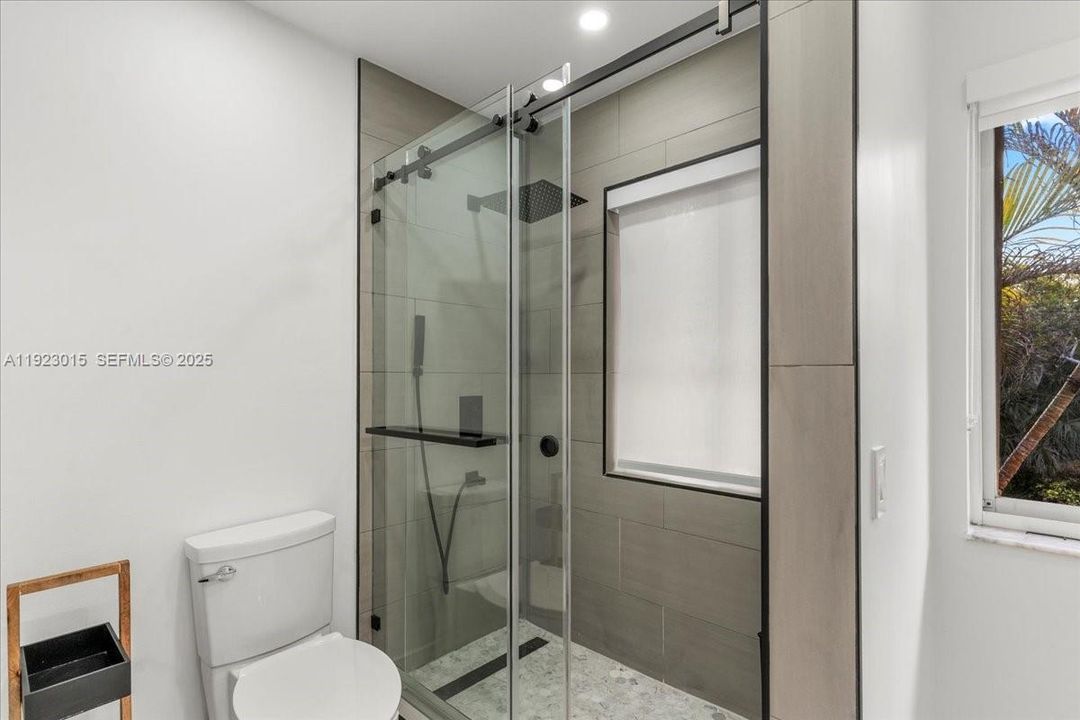 For Sale: $495,000 (2 beds, 2 baths, 1216 Square Feet)