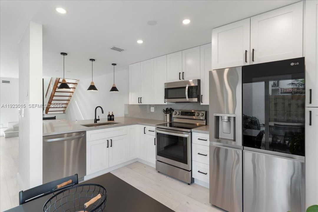 For Sale: $495,000 (2 beds, 2 baths, 1216 Square Feet)