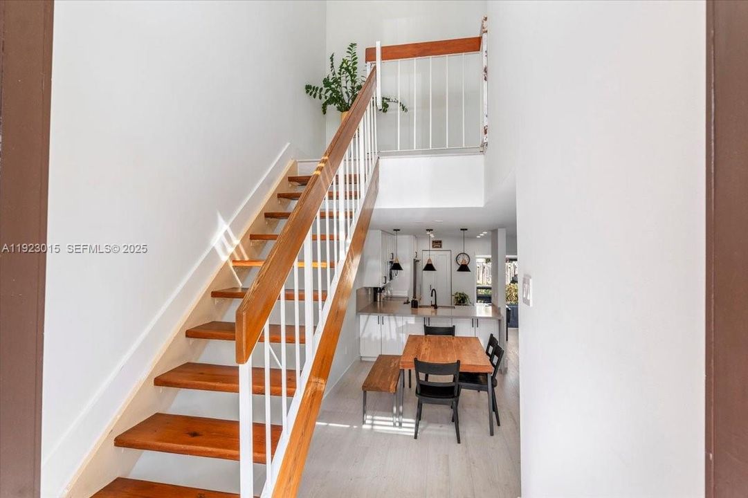 For Sale: $495,000 (2 beds, 2 baths, 1216 Square Feet)