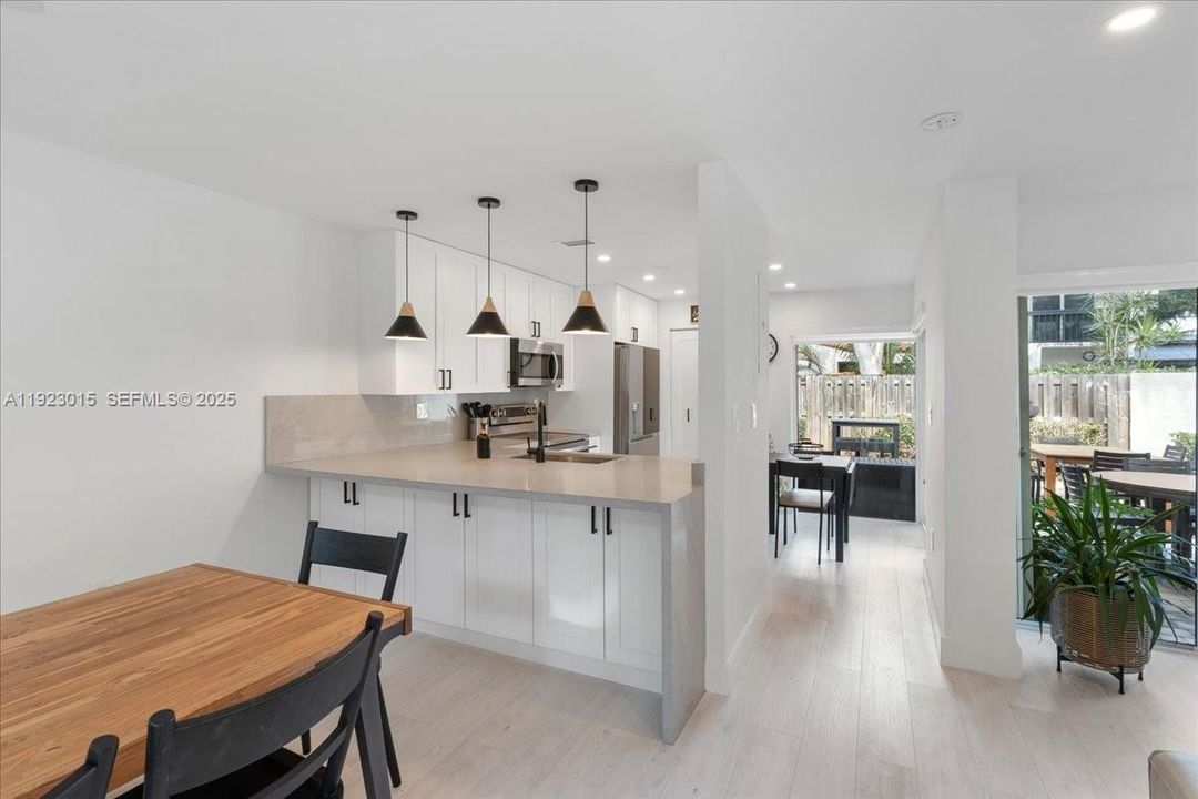 For Sale: $495,000 (2 beds, 2 baths, 1216 Square Feet)