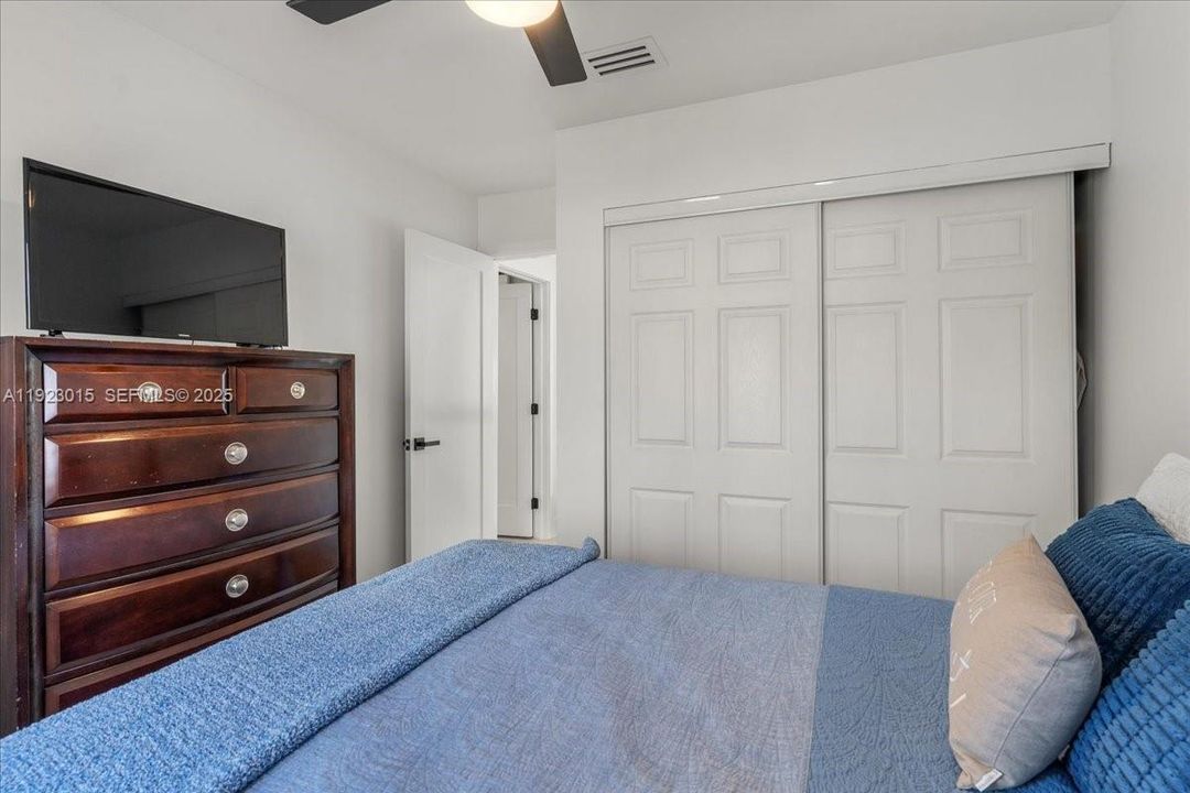 For Sale: $495,000 (2 beds, 2 baths, 1216 Square Feet)