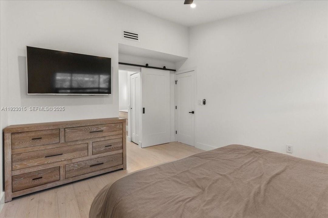 For Sale: $495,000 (2 beds, 2 baths, 1216 Square Feet)