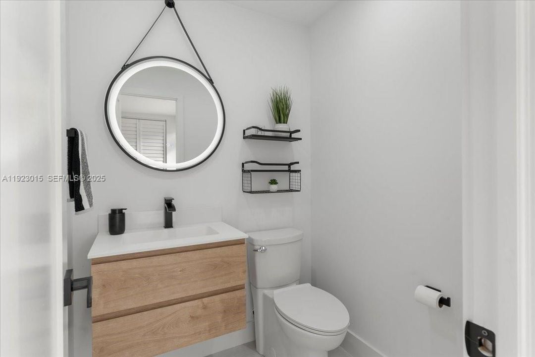 For Sale: $495,000 (2 beds, 2 baths, 1216 Square Feet)