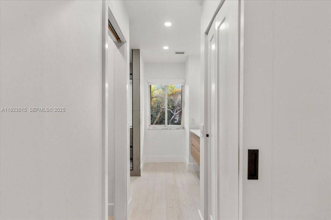 For Sale: $495,000 (2 beds, 2 baths, 1216 Square Feet)