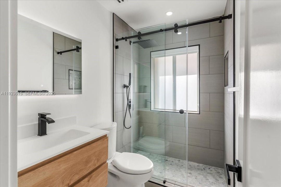 For Sale: $495,000 (2 beds, 2 baths, 1216 Square Feet)