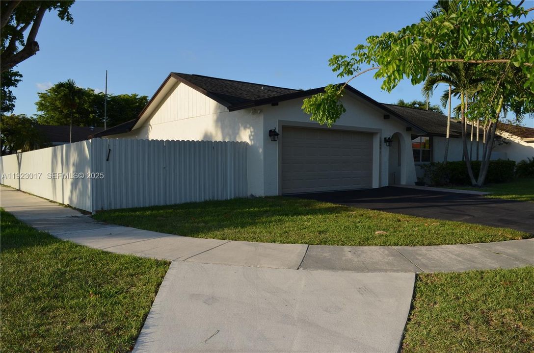 Double gate/ Metal Fence