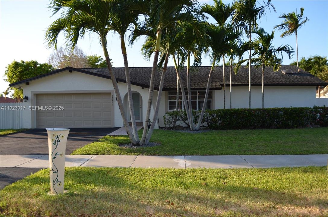 Под контрактом: $3,500 (3 спален, 2 ванн, 1680 Квадратных фут)