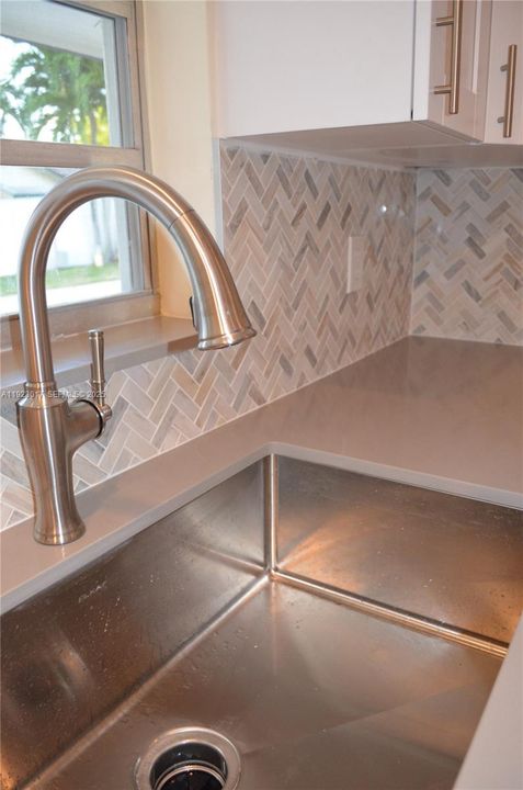 Под контрактом: $3,500 (3 спален, 2 ванн, 1680 Квадратных фут)