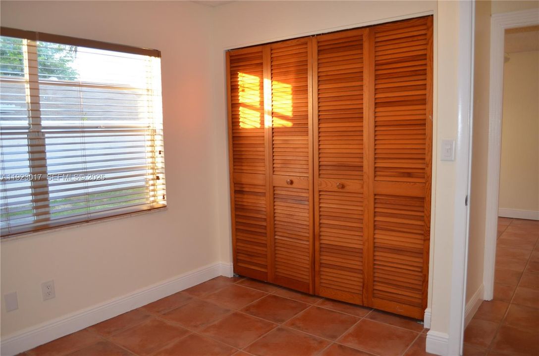 Под контрактом: $3,500 (3 спален, 2 ванн, 1680 Квадратных фут)