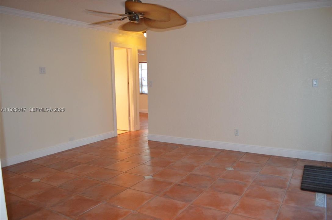 Под контрактом: $3,500 (3 спален, 2 ванн, 1680 Квадратных фут)