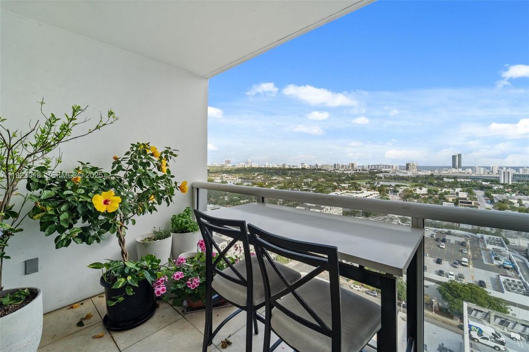 For Sale: $850,888 (2 beds, 2 baths, 1060 Square Feet)