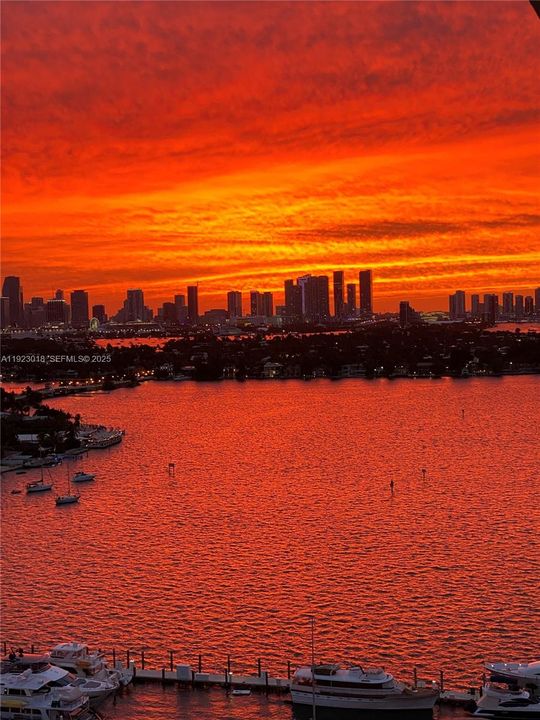 For Sale: $850,888 (2 beds, 2 baths, 1060 Square Feet)