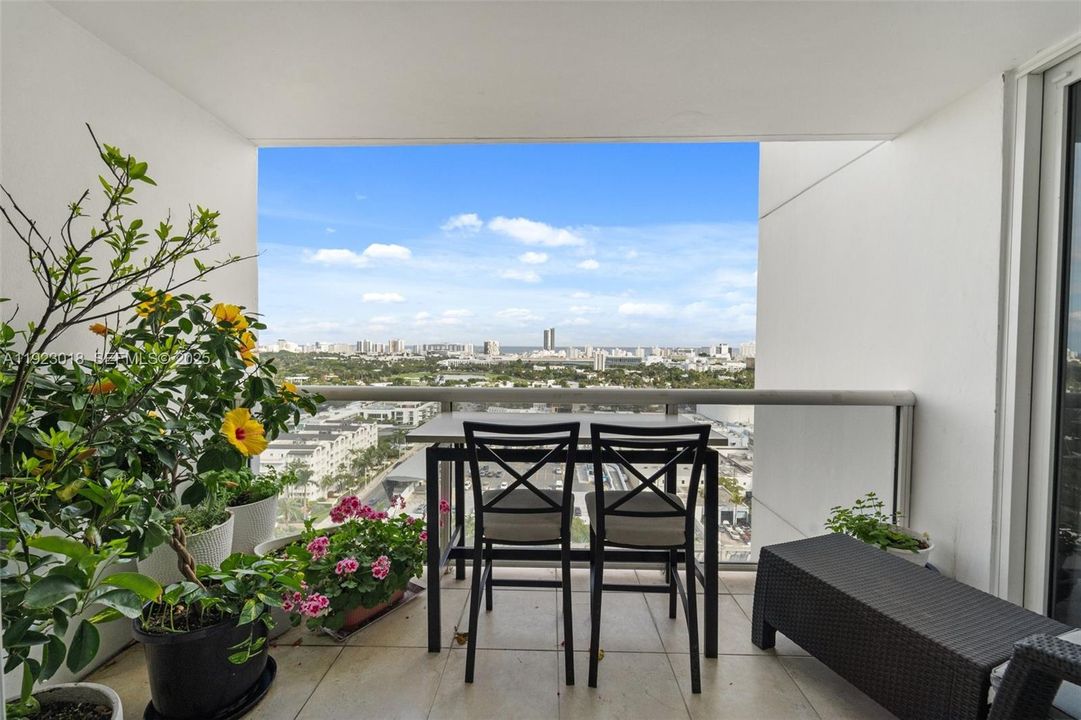 For Sale: $850,888 (2 beds, 2 baths, 1060 Square Feet)