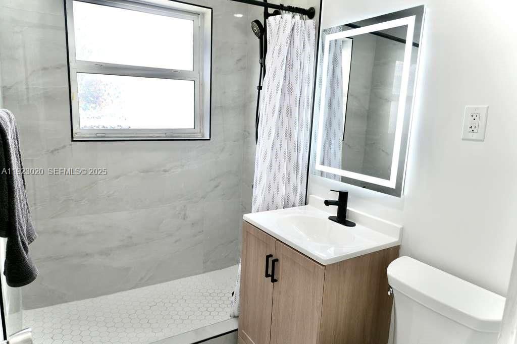 For Rent: $3,500 (4 beds, 2 baths, 1323 Square Feet)