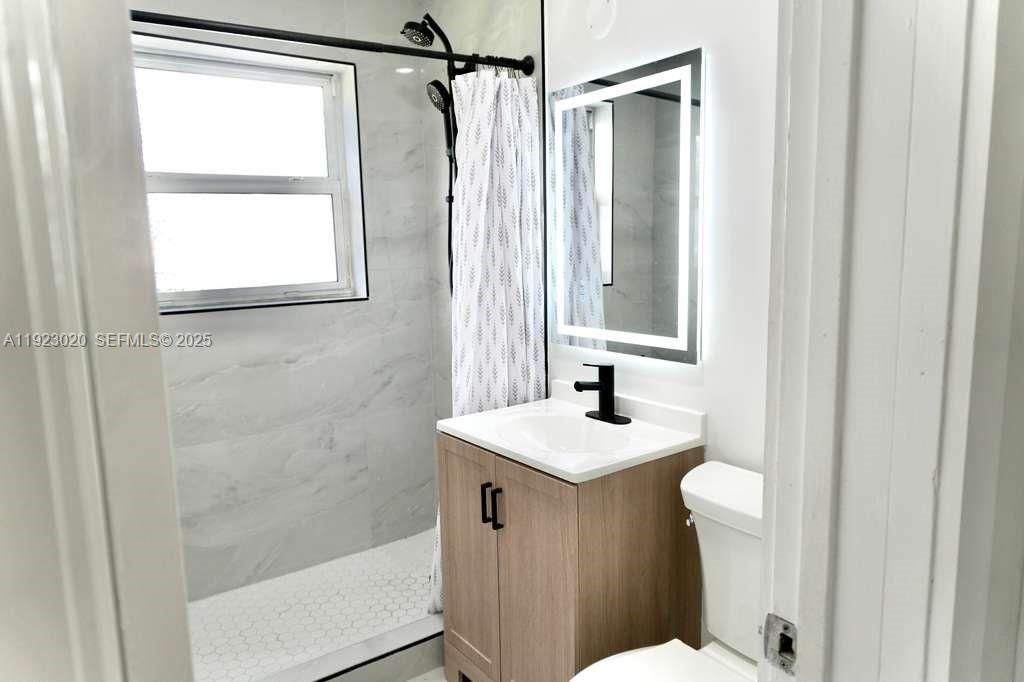 For Rent: $3,500 (4 beds, 2 baths, 1323 Square Feet)