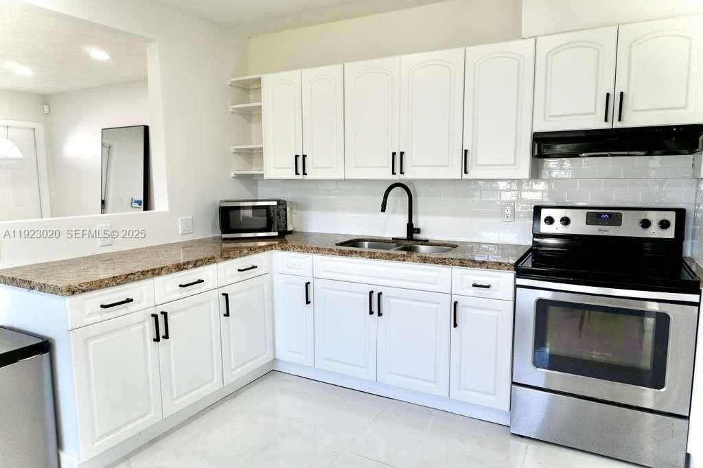 For Rent: $3,500 (4 beds, 2 baths, 1323 Square Feet)