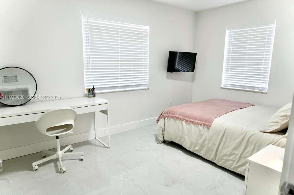 For Rent: $3,500 (4 beds, 2 baths, 1323 Square Feet)