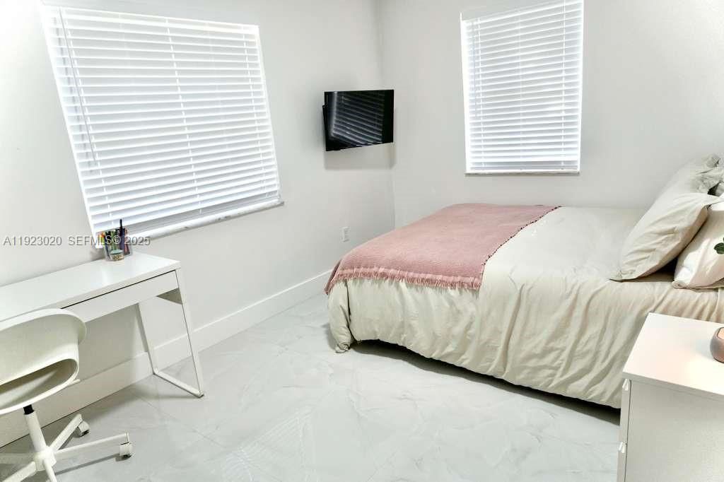 For Rent: $3,500 (4 beds, 2 baths, 1323 Square Feet)